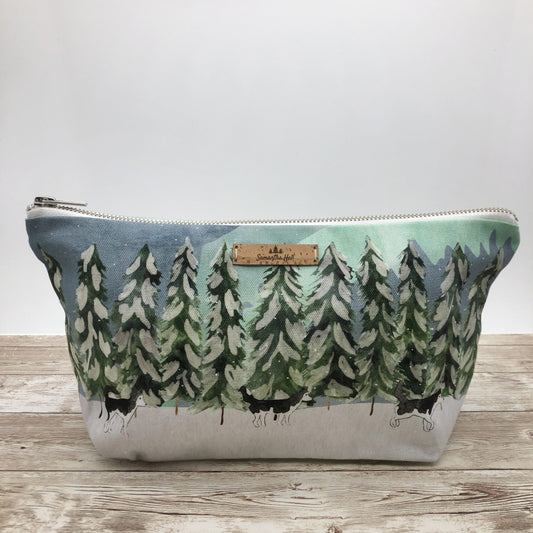 Husky in the Wilderness cosmetic bag